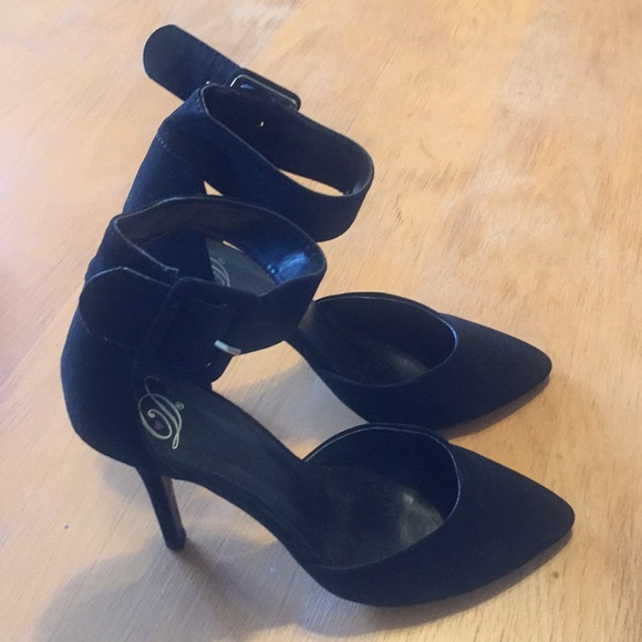 Ankle strap pumps - Picture 3 of 7